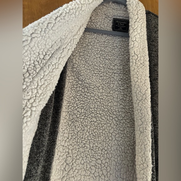 Abercrombie & Fitch Off-White And Gray Textured Sweater Cardigan - Picture 5 of 7